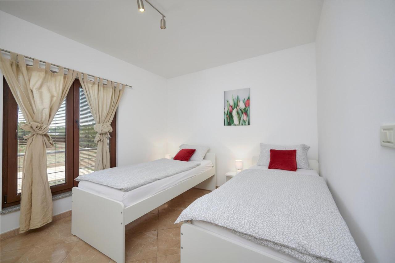 Villa Bartona For 8 Persons With Private Swimmingpool Pula Exterior foto