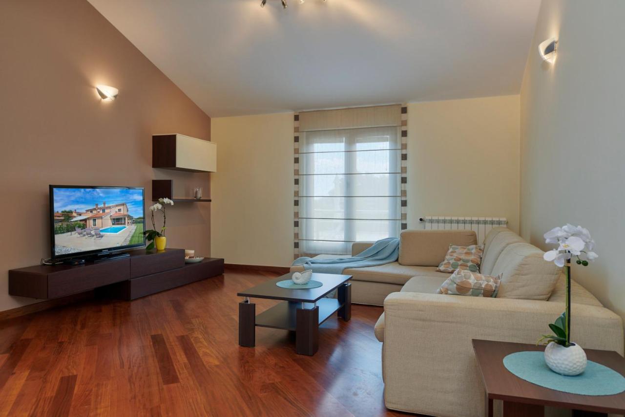 Villa Bartona For 8 Persons With Private Swimmingpool Pula Exterior foto