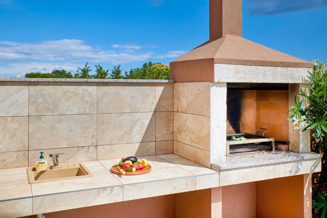Villa Bartona For 8 Persons With Private Swimmingpool Pula Exterior foto